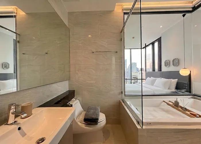 5-minwalkbts Pool-view 35th Fl Privatejacuzzi Bangkok
